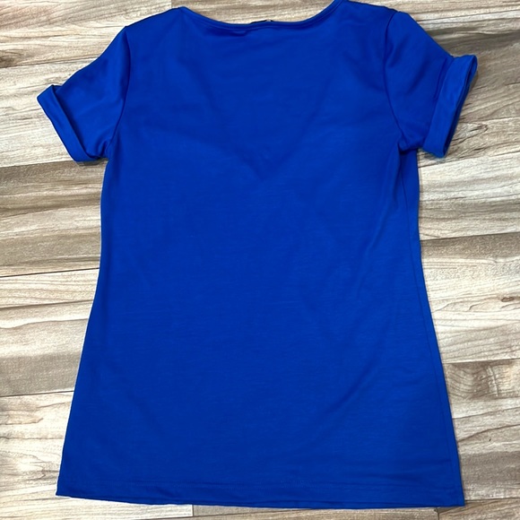 💙Beautiful Royal Blue Sexy Deep V T-shirt in XS, only worn once! - Picture 3 of 7